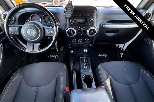 Bright White Clearcoat 2018 Jeep Wrangler JK Unlimited Sahara