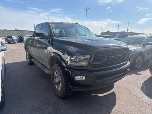Brilliant Black Crystal Pearlcoat 2018 RAM 2500 Laramie Crew Cab 4x4 6'4' Box