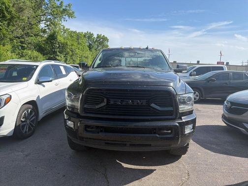 Brilliant Black Crystal Pearlcoat 2018 RAM 2500 Laramie Crew Cab 4x4 6'4' Box