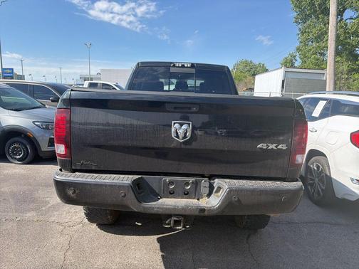 Brilliant Black Crystal Pearlcoat 2018 RAM 2500 Laramie Crew Cab 4x4 6'4' Box