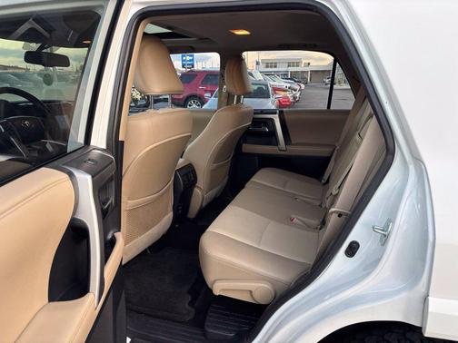 Super White 2018 Toyota 4Runner SR5 Premium