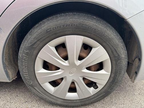Ice Silver Metallic 2013 Subaru Impreza 2.0i