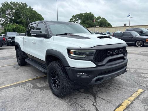Diamond Black Crystal Pearlcoat 2021 RAM 1500 TRX