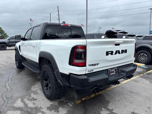 Diamond Black Crystal Pearlcoat 2021 RAM 1500 TRX