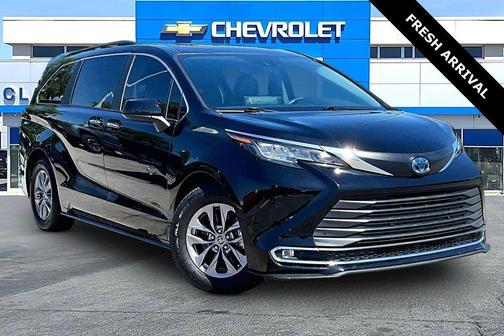 Midnight Black Metallic 2021 Toyota Sienna XLE 8 Passenger