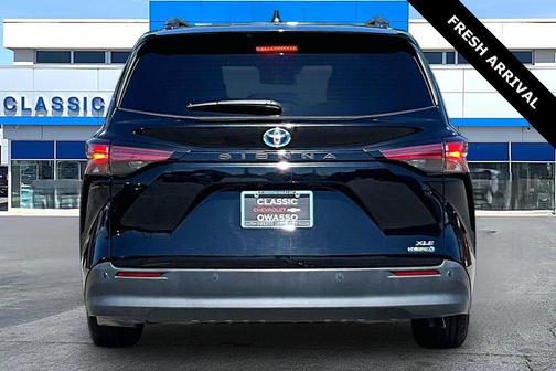 Midnight Black Metallic 2021 Toyota Sienna XLE 8 Passenger