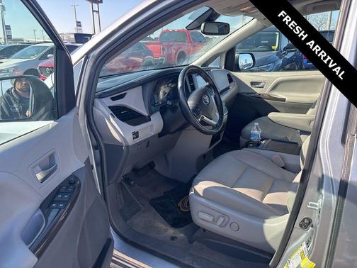 2018 Toyota Sienna XLE