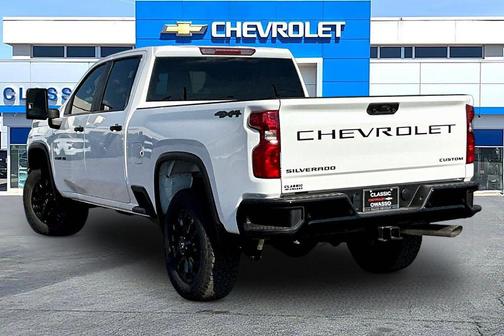 Summit White 2026 Chevrolet Silverado 2500 Custom