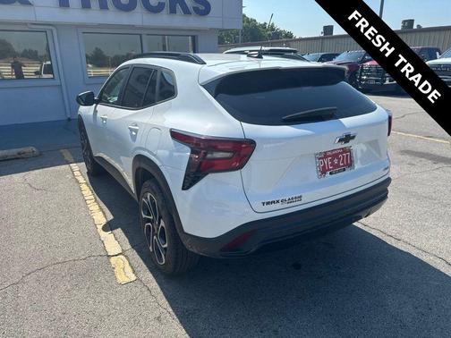 Summit White 2025 Chevrolet Trax 2RS