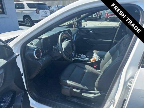 Summit White 2025 Chevrolet Trax 2RS