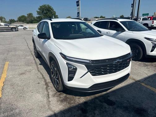 Summit White 2025 Chevrolet Trax 2RS