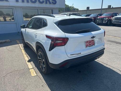 Summit White 2025 Chevrolet Trax 2RS