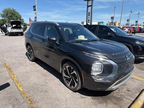 Black Diamond 2024 Mitsubishi Outlander SEL