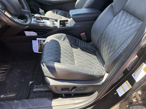 Black Diamond 2024 Mitsubishi Outlander SEL
