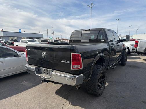 Brilliant Black Crystal Pearlcoat 2018 RAM 2500 Laramie Crew Cab 4x4 6'4' Box