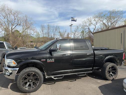 Brilliant Black Crystal Pearlcoat 2018 RAM 2500 Laramie Crew Cab 4x4 6'4' Box