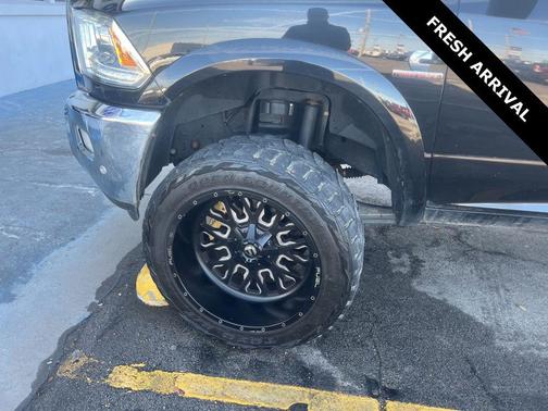 2017 RAM 2500 Laramie Crew Cab 4x4 6'4' Box