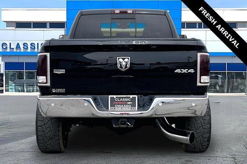 2017 RAM 2500 Laramie Crew Cab 4x4 6'4' Box