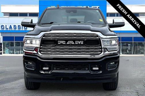 Diamond Black Crystal Pearlcoat 2019 RAM 3500 Limited Mega Cab 4x4 6'4' Box