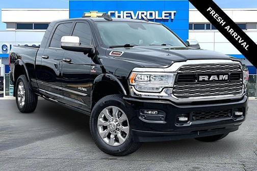 Diamond Black Crystal Pearlcoat 2019 RAM 3500 Limited Mega Cab 4x4 6'4' Box