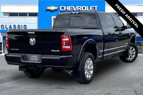 Diamond Black Crystal Pearlcoat 2019 RAM 3500 Limited Mega Cab 4x4 6'4' Box