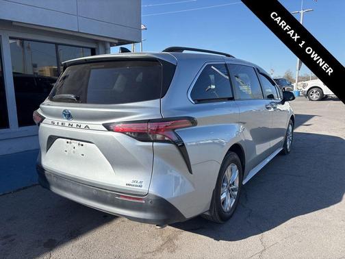 2021 Toyota Sienna XLE 8 Passenger