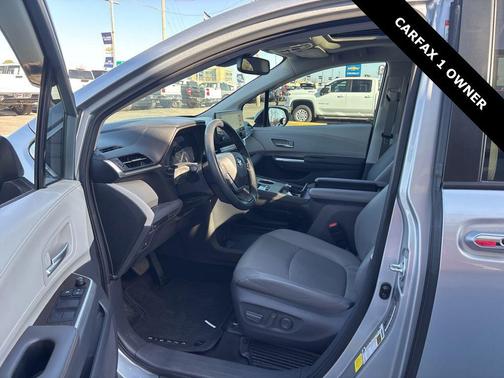 2021 Toyota Sienna XLE 8 Passenger