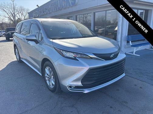 2021 Toyota Sienna XLE 8 Passenger