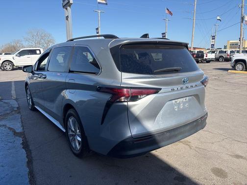 2021 Toyota Sienna XLE 8 Passenger