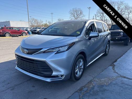 2021 Toyota Sienna XLE 8 Passenger