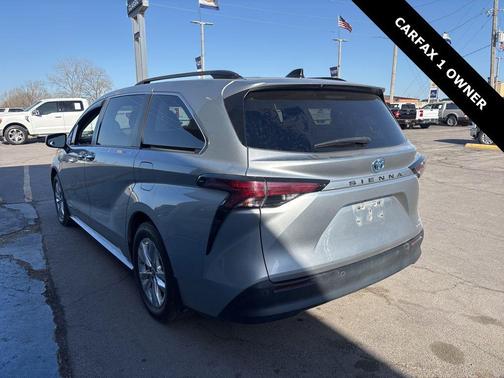 2021 Toyota Sienna XLE 8 Passenger