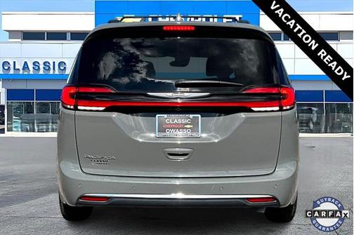 2022 Chrysler Pacifica Touring L