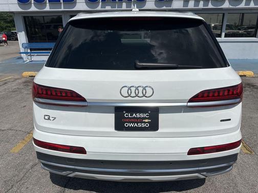 Carrara White 2021 Audi Q7 55 Premium