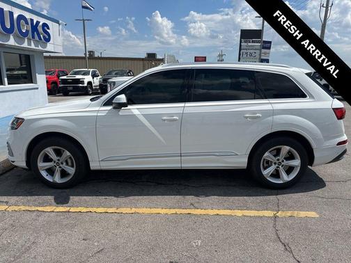 Carrara White 2021 Audi Q7 55 Premium