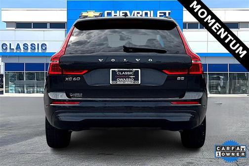 2022 Volvo XC60 B5 Momentum