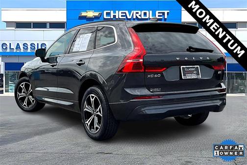 2022 Volvo XC60 B5 Momentum