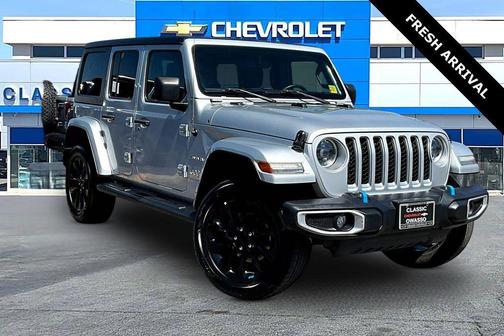 Silver Zynith Clearcoat 2023 Jeep Wrangler 4xe Sahara
