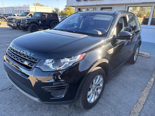 Black 2018 Land Rover Discovery Sport SE