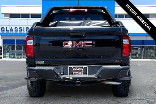 Onyx Black 2025 GMC Canyon AT4