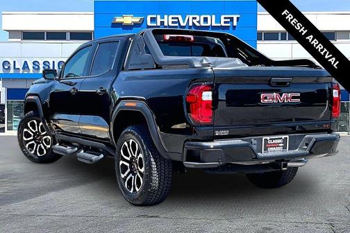 Onyx Black 2025 GMC Canyon AT4