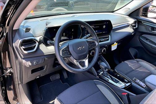 Mosaic Black Metallic 2026 Chevrolet Trailblazer LT