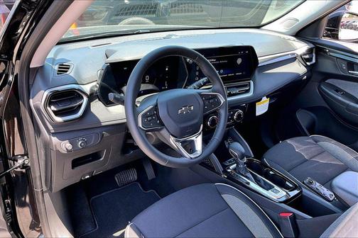 Mosaic Black Metallic 2026 Chevrolet Trailblazer LT