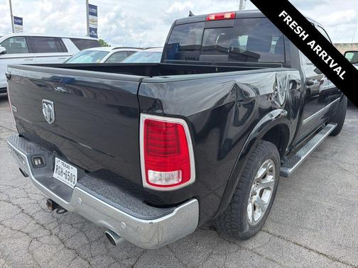 Brilliant Black Crystal Pearlcoat 2017 RAM 1500 Laramie