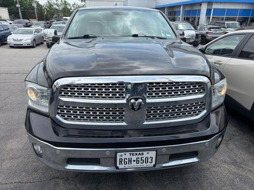 Brilliant Black Crystal Pearlcoat 2017 RAM 1500 Laramie
