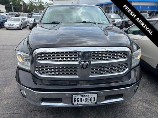 Brilliant Black Crystal Pearlcoat 2017 RAM 1500 Laramie