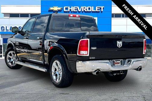 Brilliant Black Crystal Pearlcoat 2017 RAM 1500 Laramie