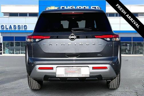 2023 Nissan Pathfinder SL FWD