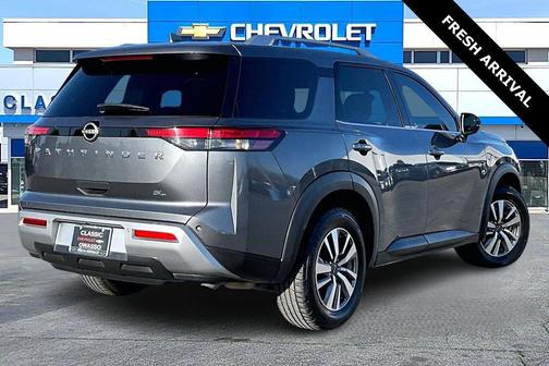2023 Nissan Pathfinder SL FWD