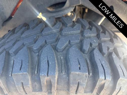 Bright Silver Metallic Clearcoat/Med Gray Soft Top 2005 Jeep Wrangler X