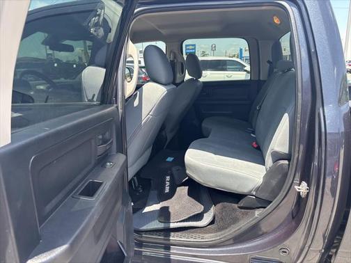 2017 RAM 2500 Tradesman Crew Cab 4x4 6'4' Box
